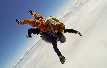 «Прыжки с парашютом интереснее футбола»